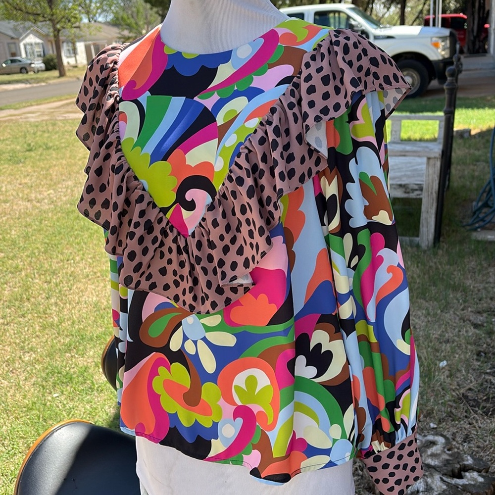 NWT Crosby by Mollie Burch Paint the Town Top - Picture 2 of 6
